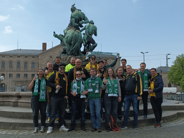 Borussia Augusta mit Fans von Greuther Fürth